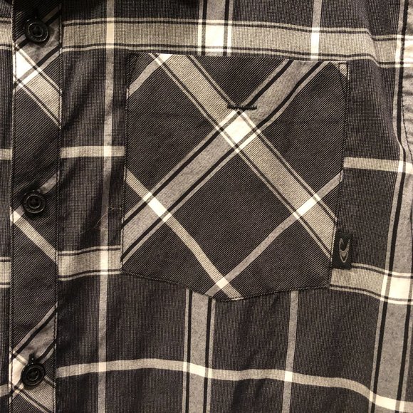 O'Neill Button Down Short Sleeve Shirt Size Medium - Picture 2 of 5